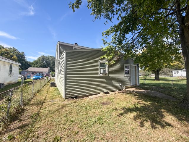 3221 S McClure Street, Indianapolis, IN 46221