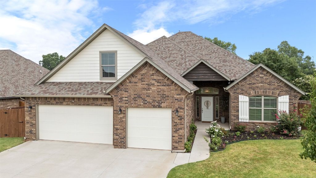 11304 Fairways Avenue, Yukon, OK 73099