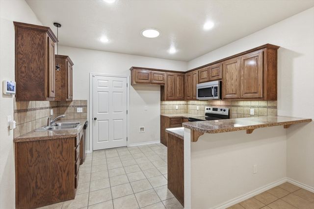 1142 Story Book Lane, Weatherford, TX 76086