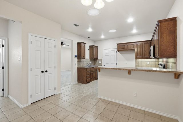 1142 Story Book Lane, Weatherford, TX 76086