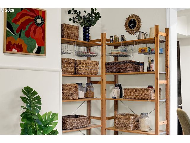 5537 Sw FLORIDA St, Portland, OR 97219