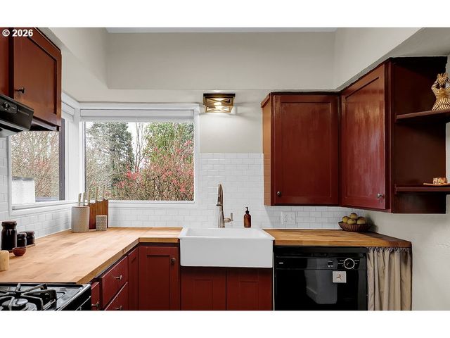 5537 Sw FLORIDA St, Portland, OR 97219