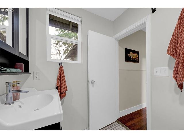 5537 Sw FLORIDA St, Portland, OR 97219