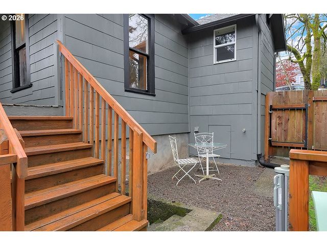 5537 Sw FLORIDA St, Portland, OR 97219