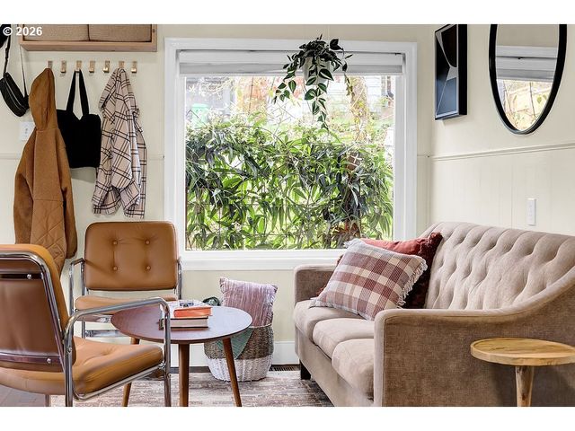 5537 Sw FLORIDA St, Portland, OR 97219