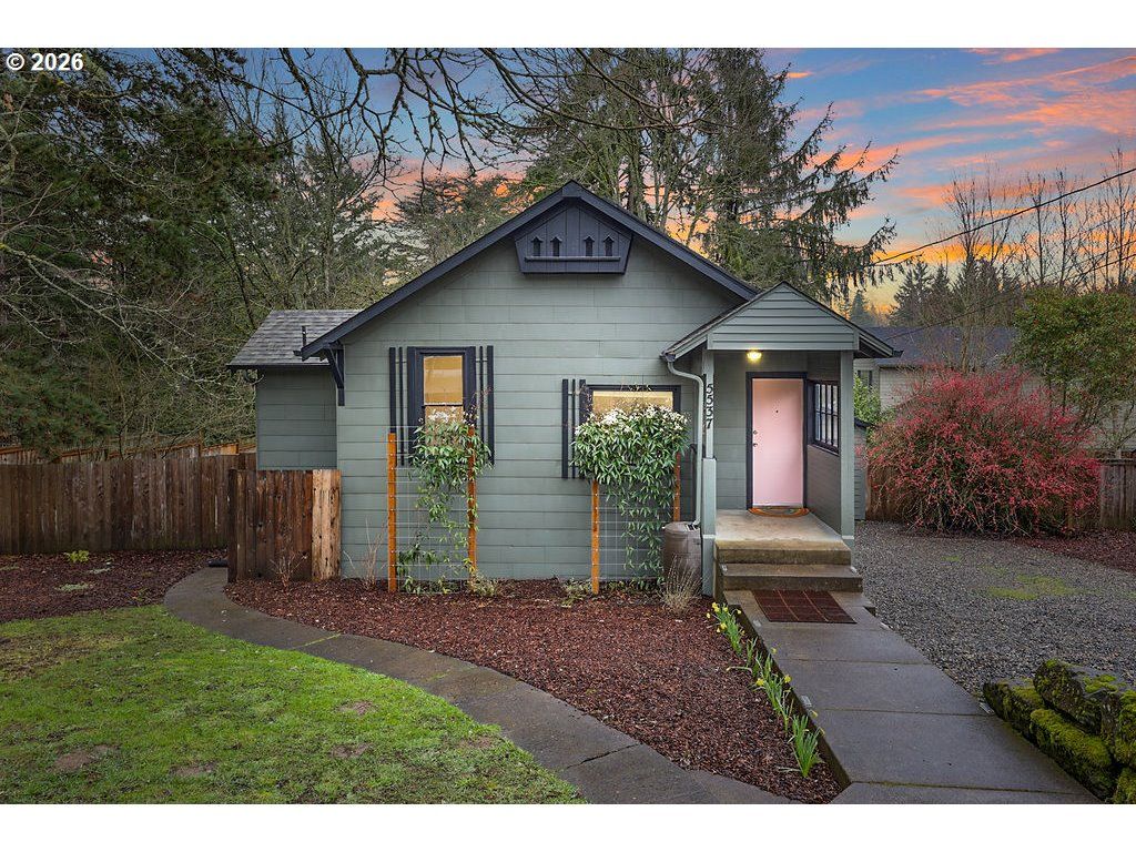 5537 Sw FLORIDA St, Portland, OR 97219
