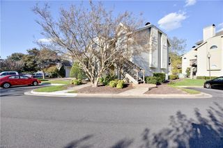 525 E Lake CIR, Chesapeake, VA 23322