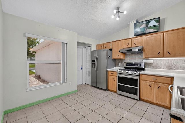 20 LAKE MEADOW WAY, Ormond Beach, FL 32174