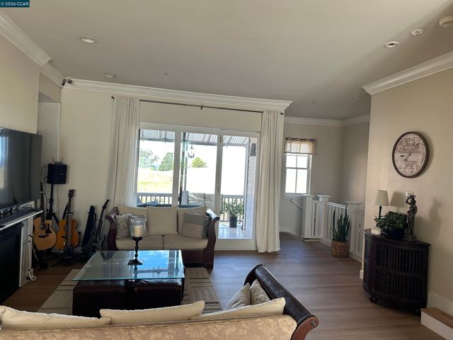 2144 Railroad Ave, Hercules, CA 94547