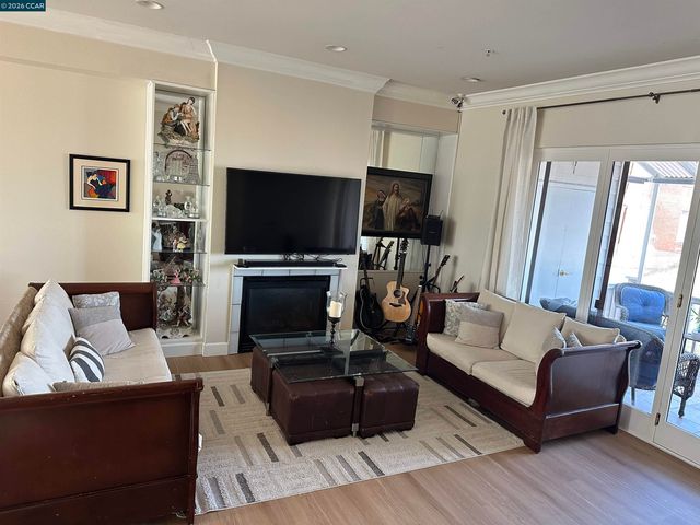 2144 Railroad Ave, Hercules, CA 94547