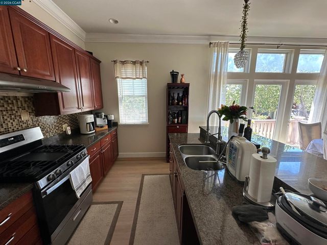 2144 Railroad Ave, Hercules, CA 94547