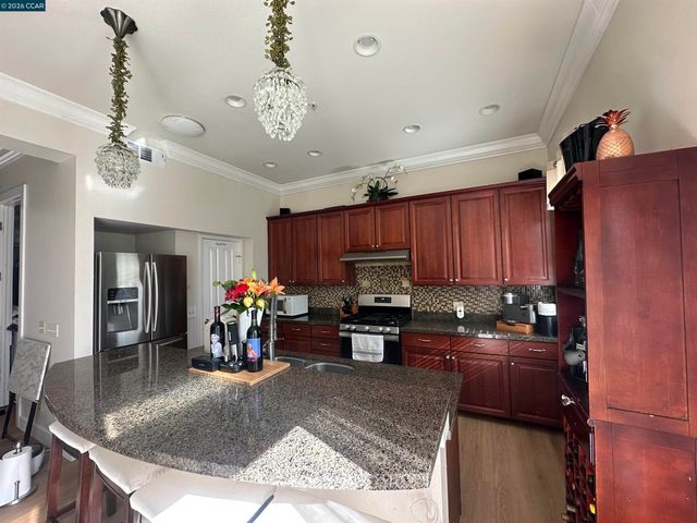 2144 Railroad Ave, Hercules, CA 94547