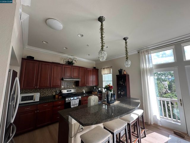 2144 Railroad Ave, Hercules, CA 94547