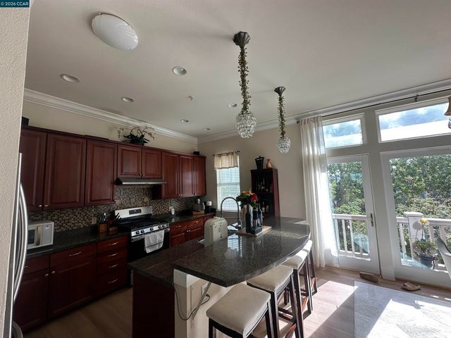 2144 Railroad Ave, Hercules, CA 94547