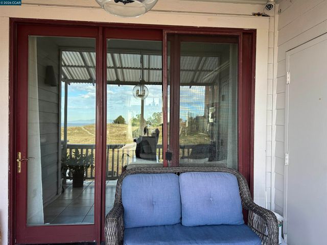 2144 Railroad Ave, Hercules, CA 94547