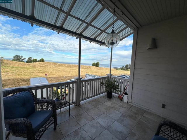 2144 Railroad Ave, Hercules, CA 94547