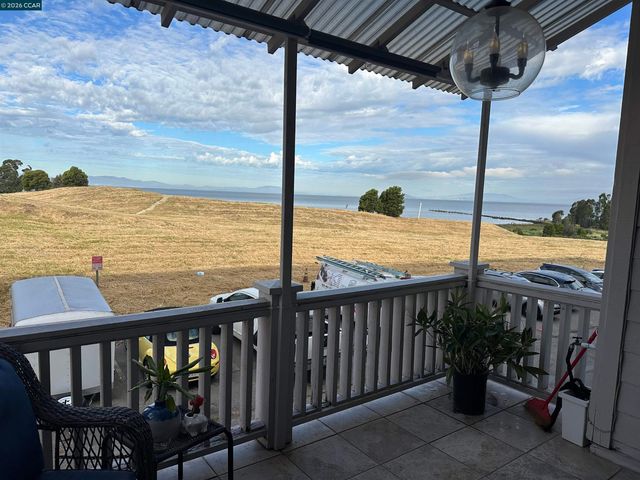 2144 Railroad Ave, Hercules, CA 94547