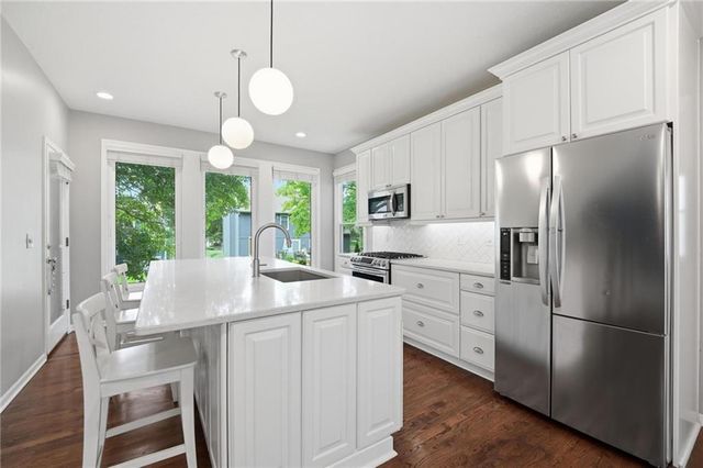 5210 W 157th Terrace, Overland Park, KS 66224