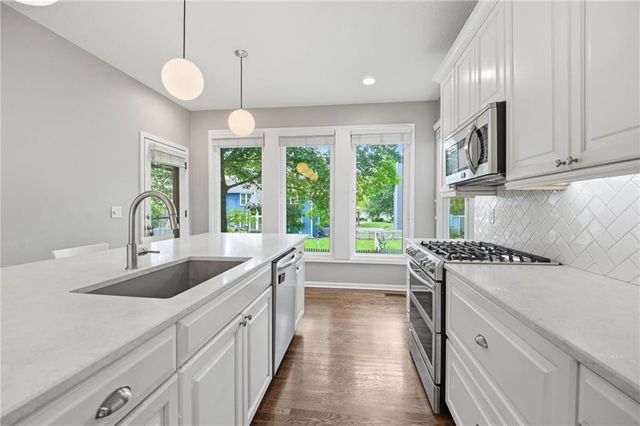 5210 W 157th Terrace, Overland Park, KS 66224