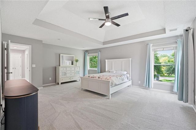 5210 W 157th Terrace, Overland Park, KS 66224