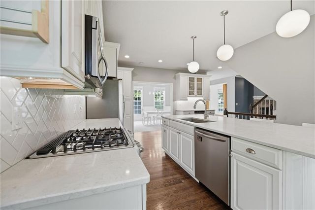 5210 W 157th Terrace, Overland Park, KS 66224