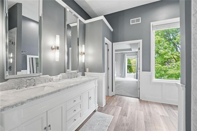 5210 W 157th Terrace, Overland Park, KS 66224