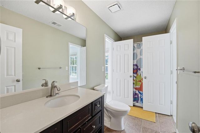 5210 W 157th Terrace, Overland Park, KS 66224