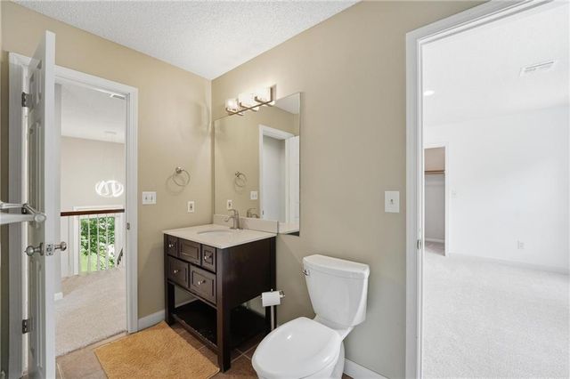 5210 W 157th Terrace, Overland Park, KS 66224