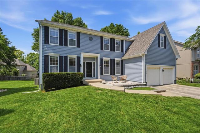 5210 W 157th Terrace, Overland Park, KS 66224