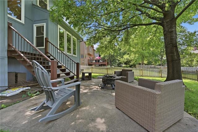 5210 W 157th Terrace, Overland Park, KS 66224
