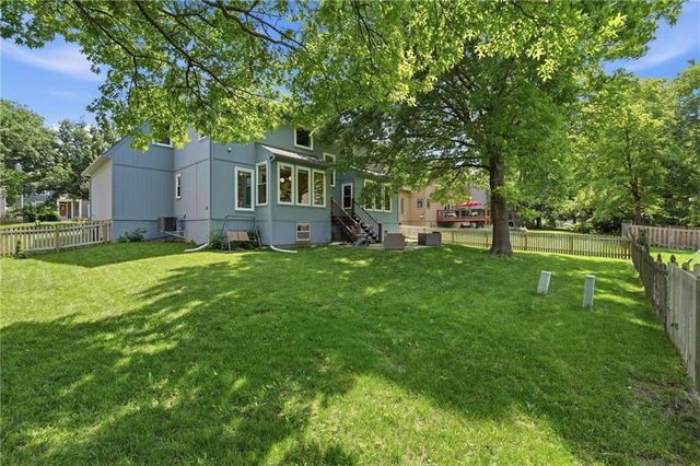 5210 W 157th Terrace, Overland Park, KS 66224