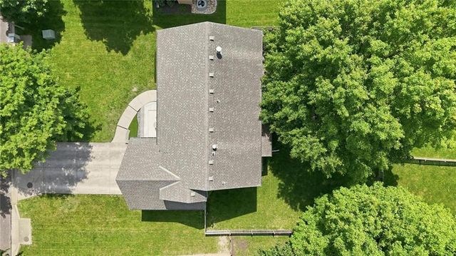 5210 W 157th Terrace, Overland Park, KS 66224