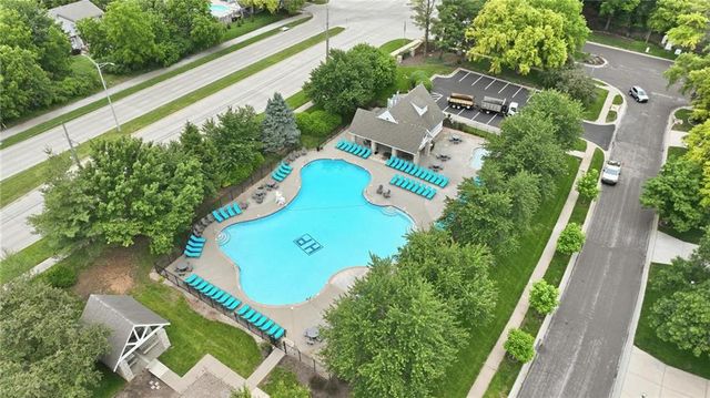 5210 W 157th Terrace, Overland Park, KS 66224