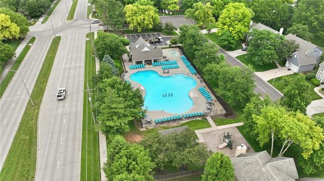 5210 W 157th Terrace, Overland Park, KS 66224