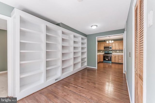 15045 HOLLEYSIDE DR, Dumfries, VA 22025