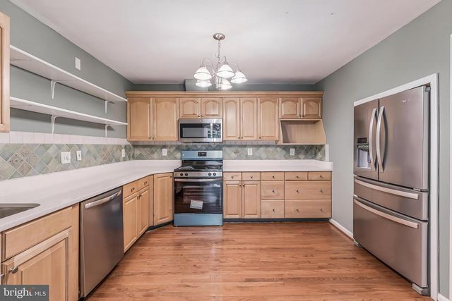 15045 HOLLEYSIDE DR, Dumfries, VA 22025