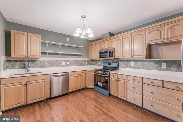 15045 HOLLEYSIDE DR, Dumfries, VA 22025