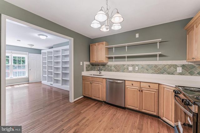 15045 HOLLEYSIDE DR, Dumfries, VA 22025