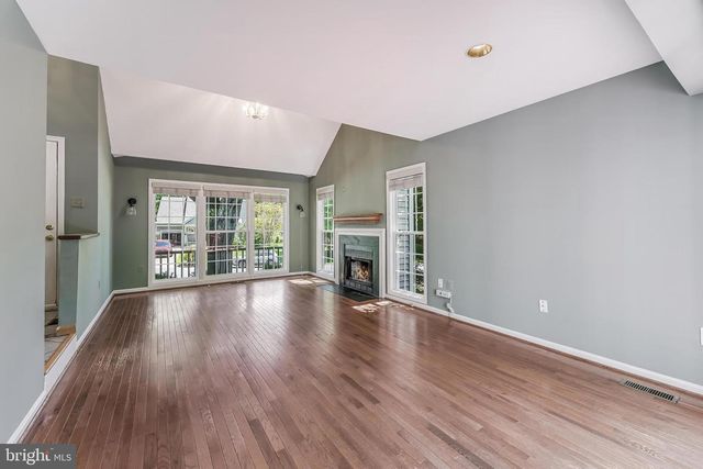 15045 HOLLEYSIDE DR, Dumfries, VA 22025