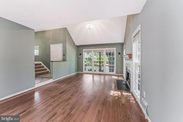 15045 HOLLEYSIDE DR, Dumfries, VA 22025