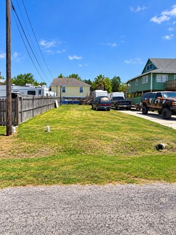 117 14th St, San Leon, TX 77568