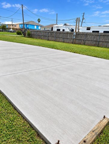 117 14th St, San Leon, TX 77568