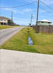 117 14th St, San Leon, TX 77568