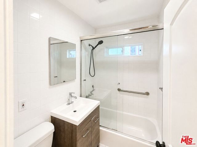 6853 Alta Loma Terrace, Los Angeles, CA 90068