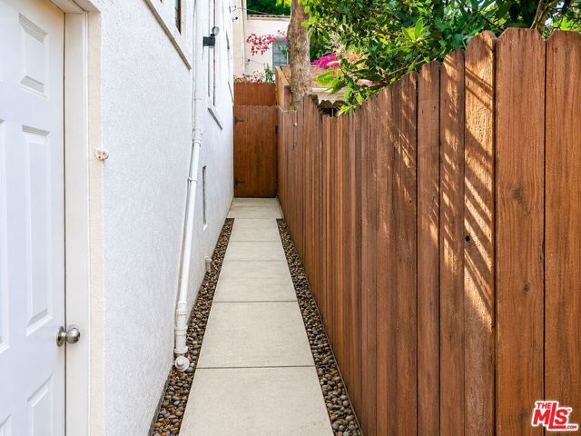 6853 Alta Loma Terrace, Los Angeles, CA 90068