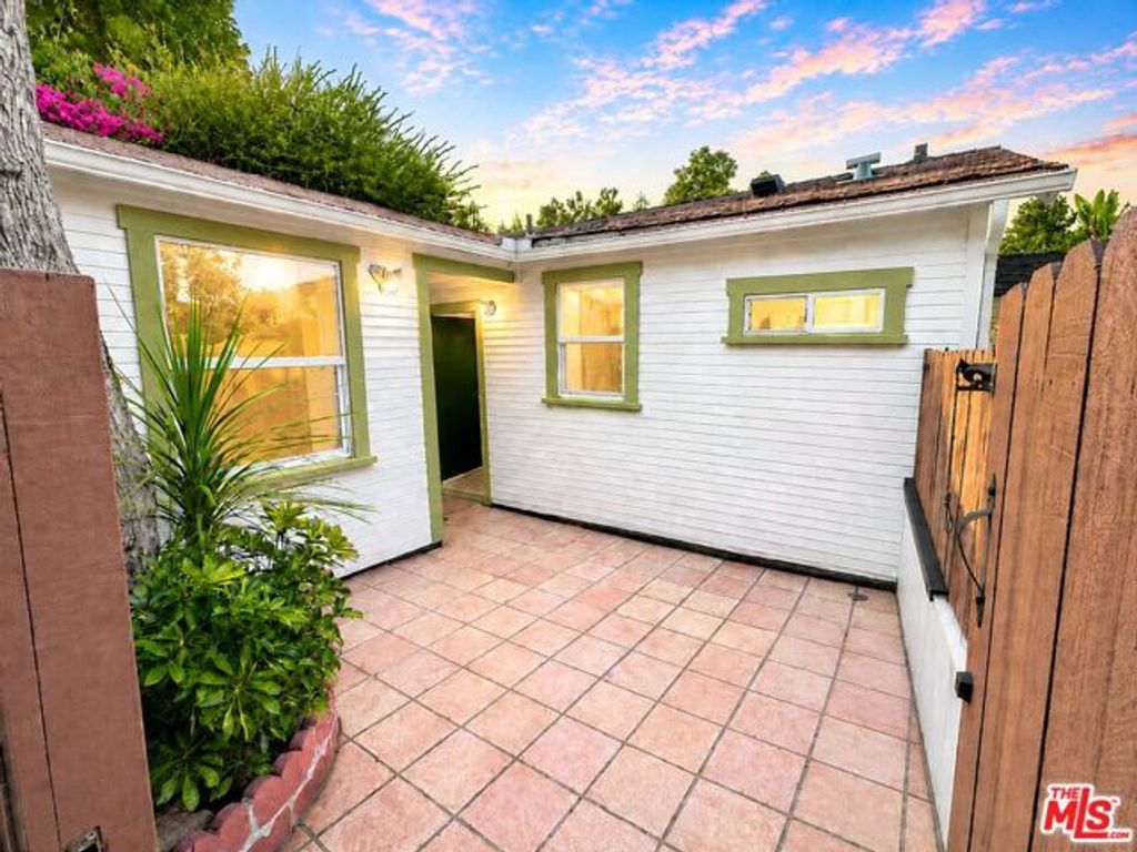 6853 Alta Loma Terrace, Los Angeles, CA 90068
