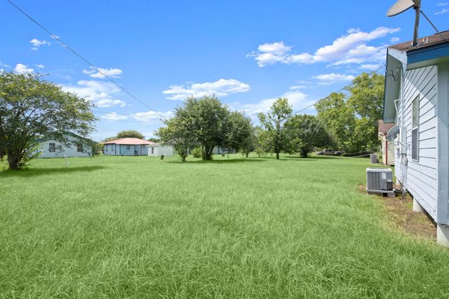 1935 1st Street, Hempstead, TX 77445