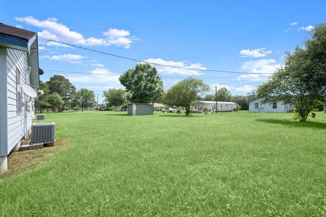 1935 1st Street, Hempstead, TX 77445