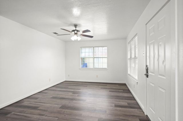 1935 1st Street, Hempstead, TX 77445