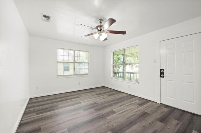 1935 1st Street, Hempstead, TX 77445